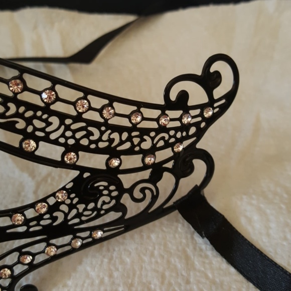 Black Metal Halloween Mask with Rhinestones - Picture 4 of 5